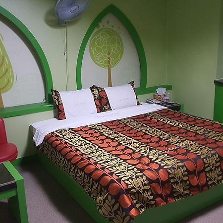 Motel Iu Changwon Bagian luar foto